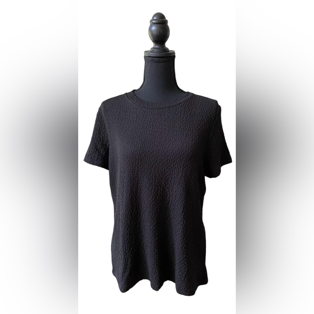 Time and Tru: Black Stretchy Textured Crew Neck Classic Shirt